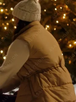 Asal Vision Vests | Mom’s Christmas Boyfriend 2023 Jeananne Goossen Puffer Vest Sand