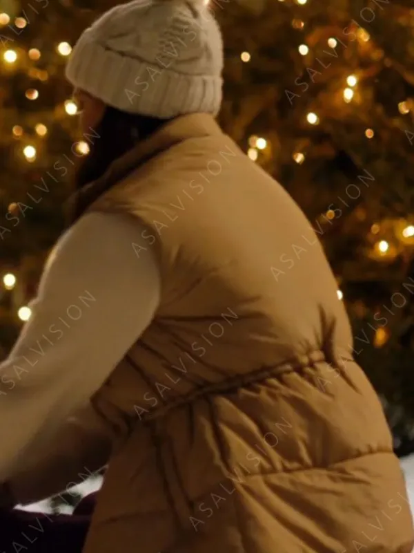 Asal Vision Vests | Mom’s Christmas Boyfriend 2023 Jeananne Goossen Puffer Vest Sand